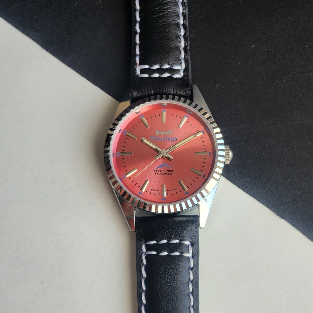 Vintage MOD HMT Himalaya Hand Winding 17 Jewels Pink Face 35mm Silver Case With Fluted Bezel Black Leather Strap Men's Wrist Watch G77