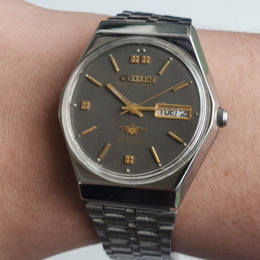 Vintage 1986 Original Citizen Automatic 8200 Grey Face 21 Jewels Day-Date Japanese Men's Wrist Watch ET04