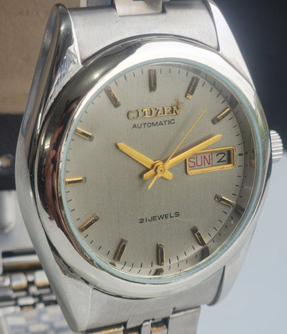 Vintage 1980 Original Citizen Automatic 8200 Grey Face 21 Jewels Day-Date Japanese Men's Wrist Watch ET15