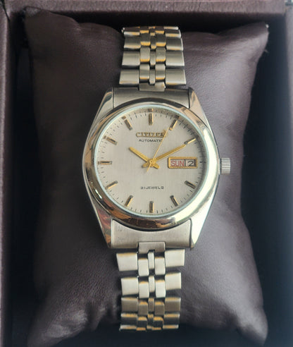 Vintage 1980 Original Citizen Automatic 8200 Grey Face 21 Jewels Day-Date Japanese Men's Wrist Watch ET15