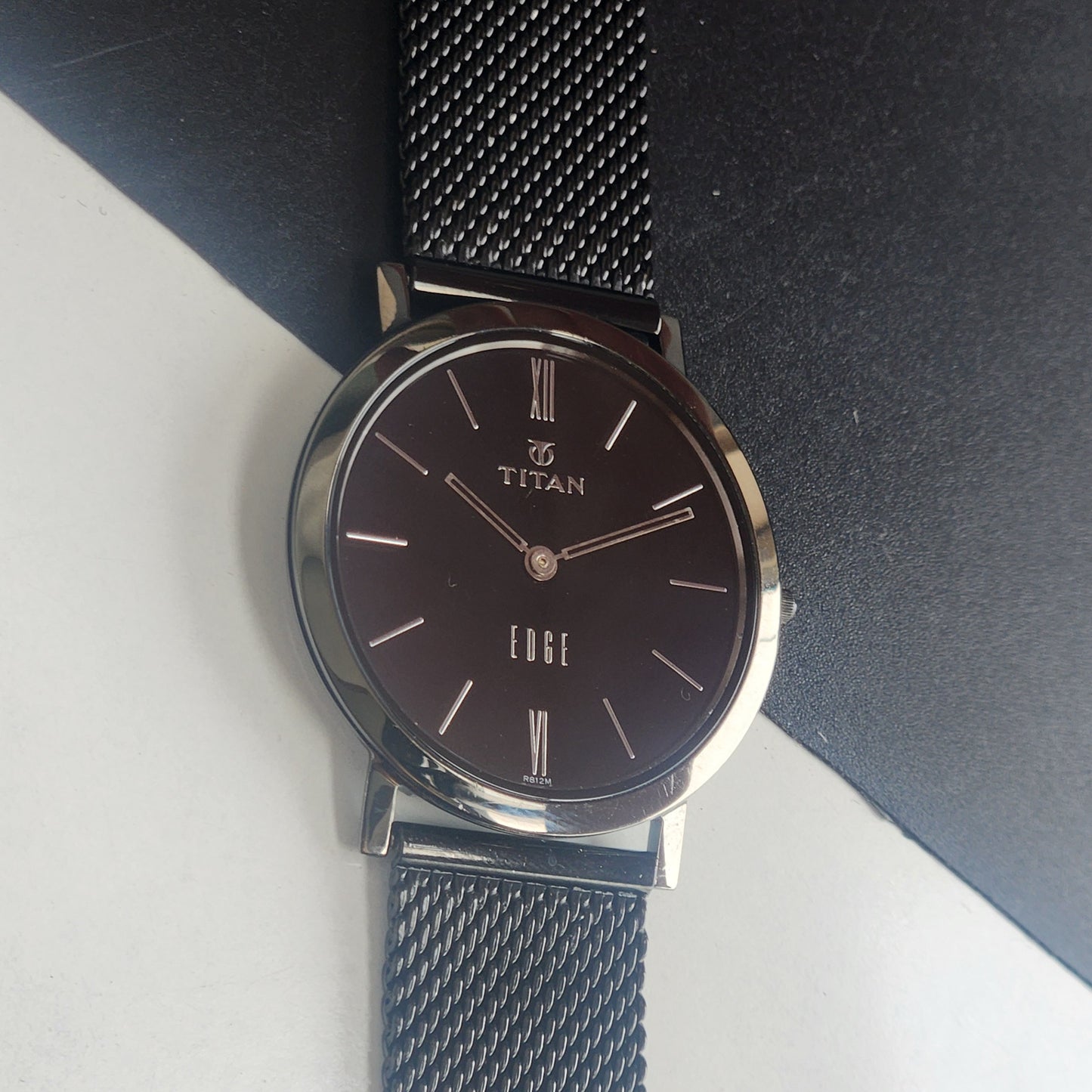 Original TITAN EDGE 679YAG31 Round Black Face 33MM Case Men's Watch G89