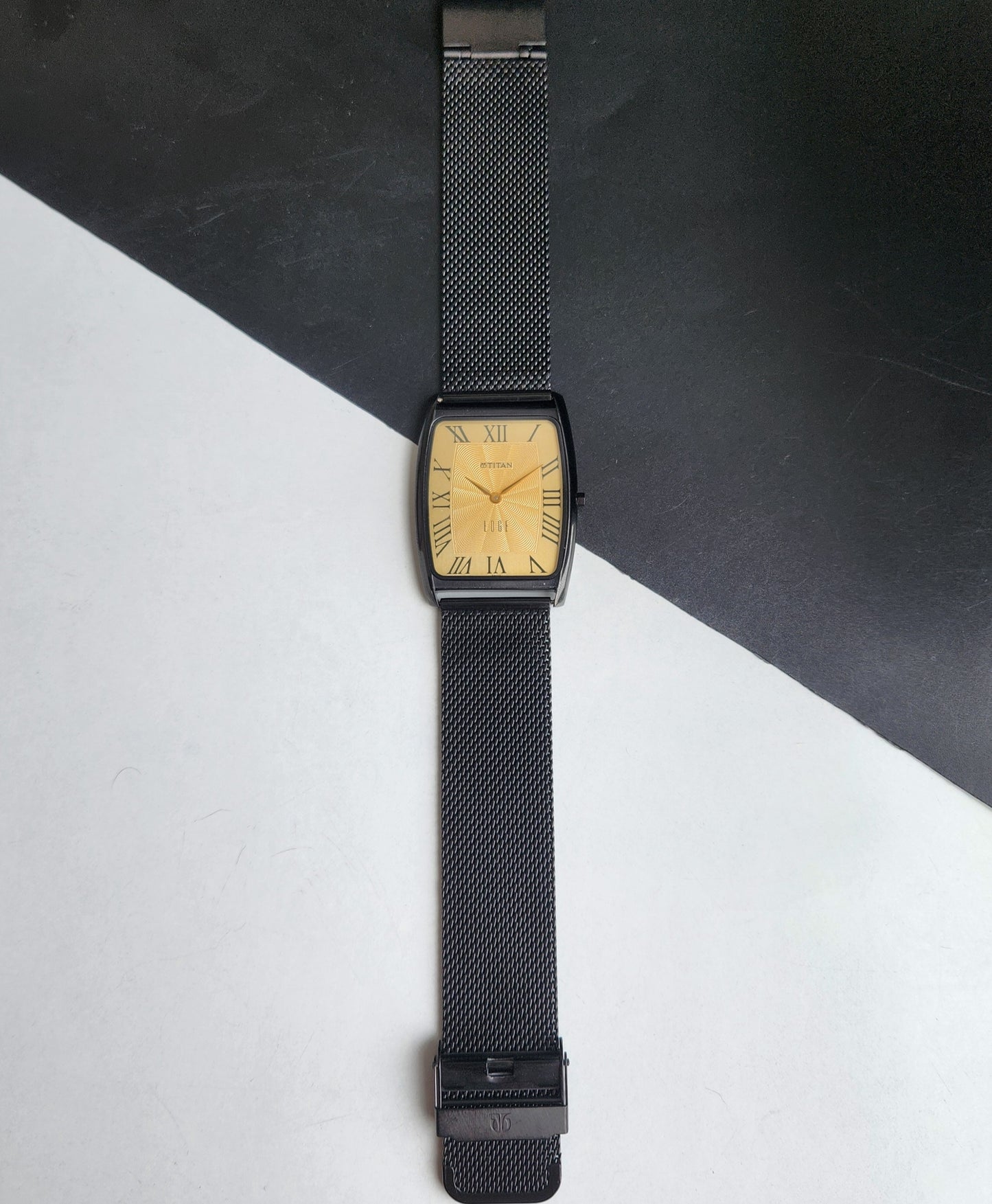 Original TITAN EDGE 1596NCA31 Barrel Golden Face 33MM Case Men's Watch G90