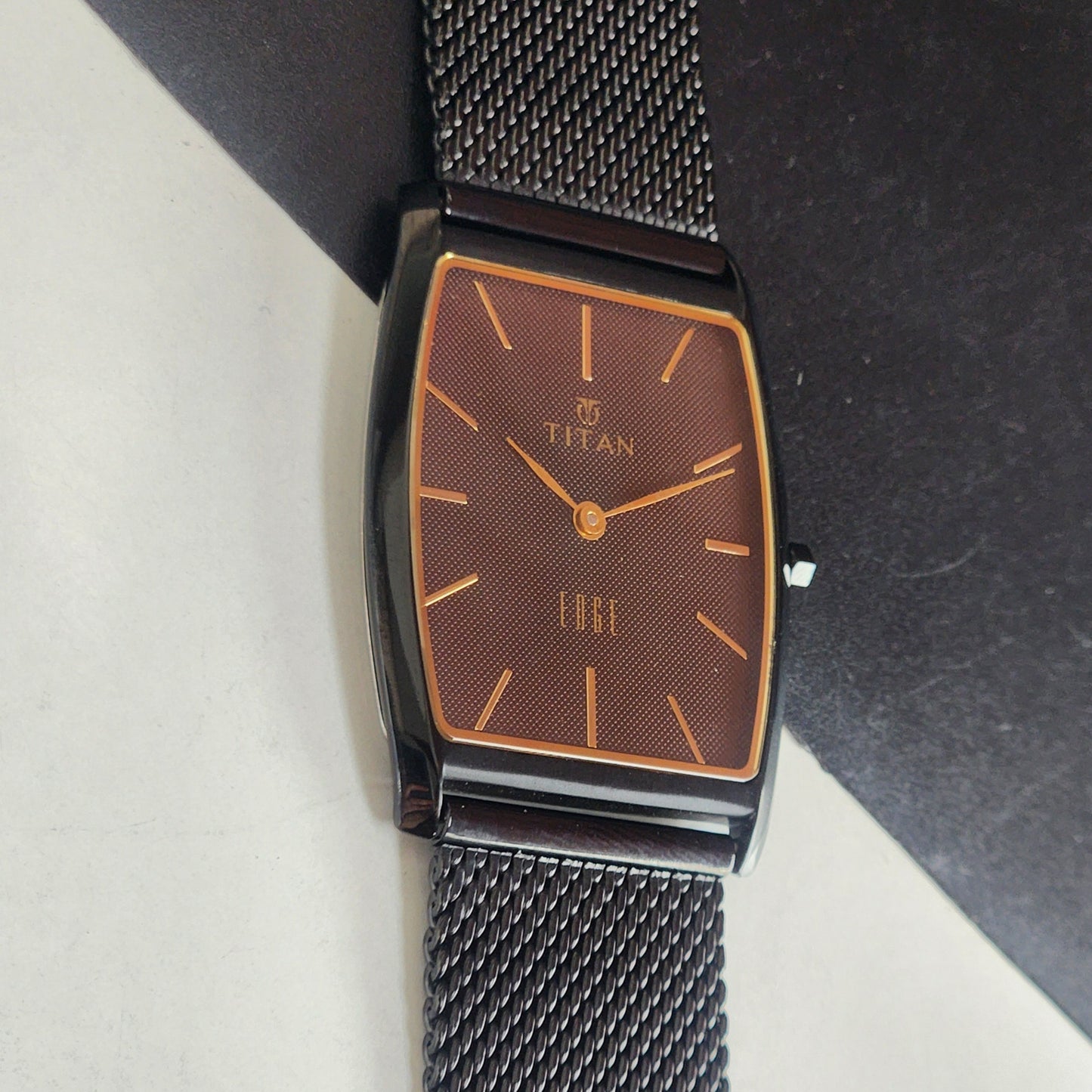 Original TITAN EDGE 1044YCE31 Barrel Brown Face 30MM Case Men's Watch G91