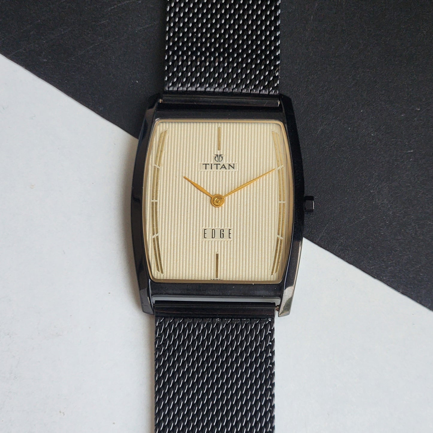 Original TITAN EDGE 1044YCE31 Barrel Off White Face 30MM Case Men's Watch G96