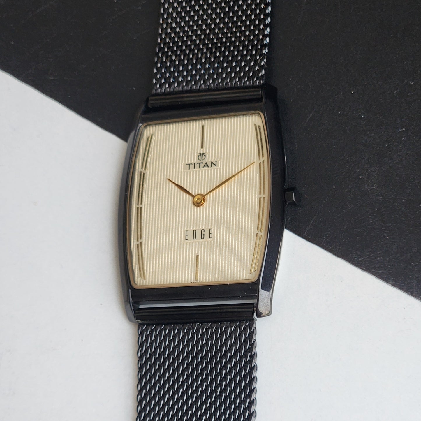 Original TITAN EDGE 1044YCE31 Barrel Off White Face 30MM Case Men's Watch G96