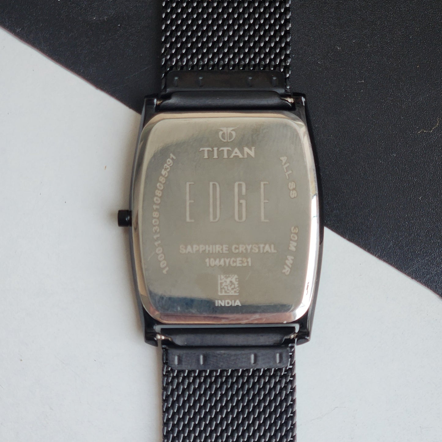Original TITAN EDGE 1044YCE31 Barrel Off White Face 30MM Case Men's Watch G96