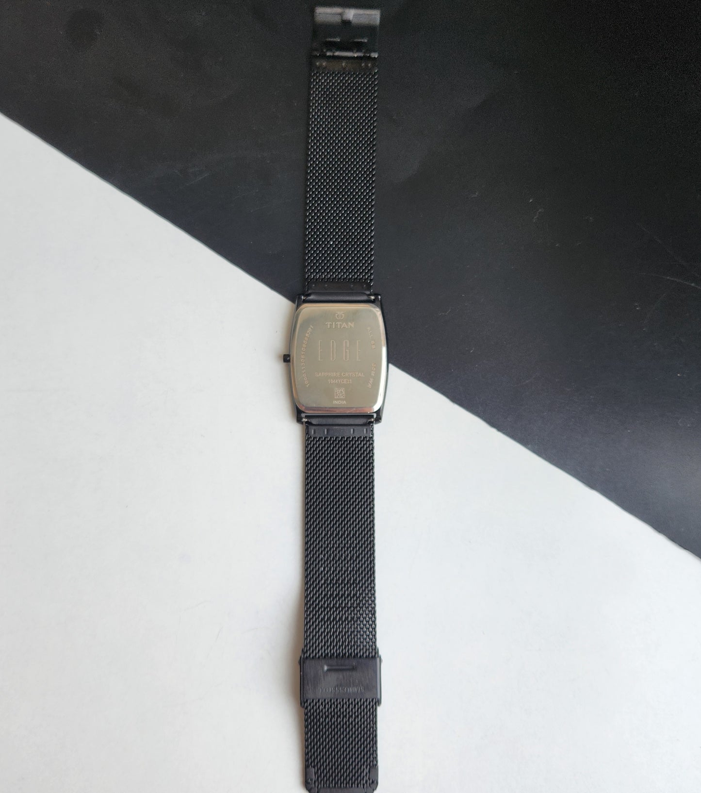 Original TITAN EDGE 1044YCE31 Barrel Off White Face 30MM Case Men's Watch G96