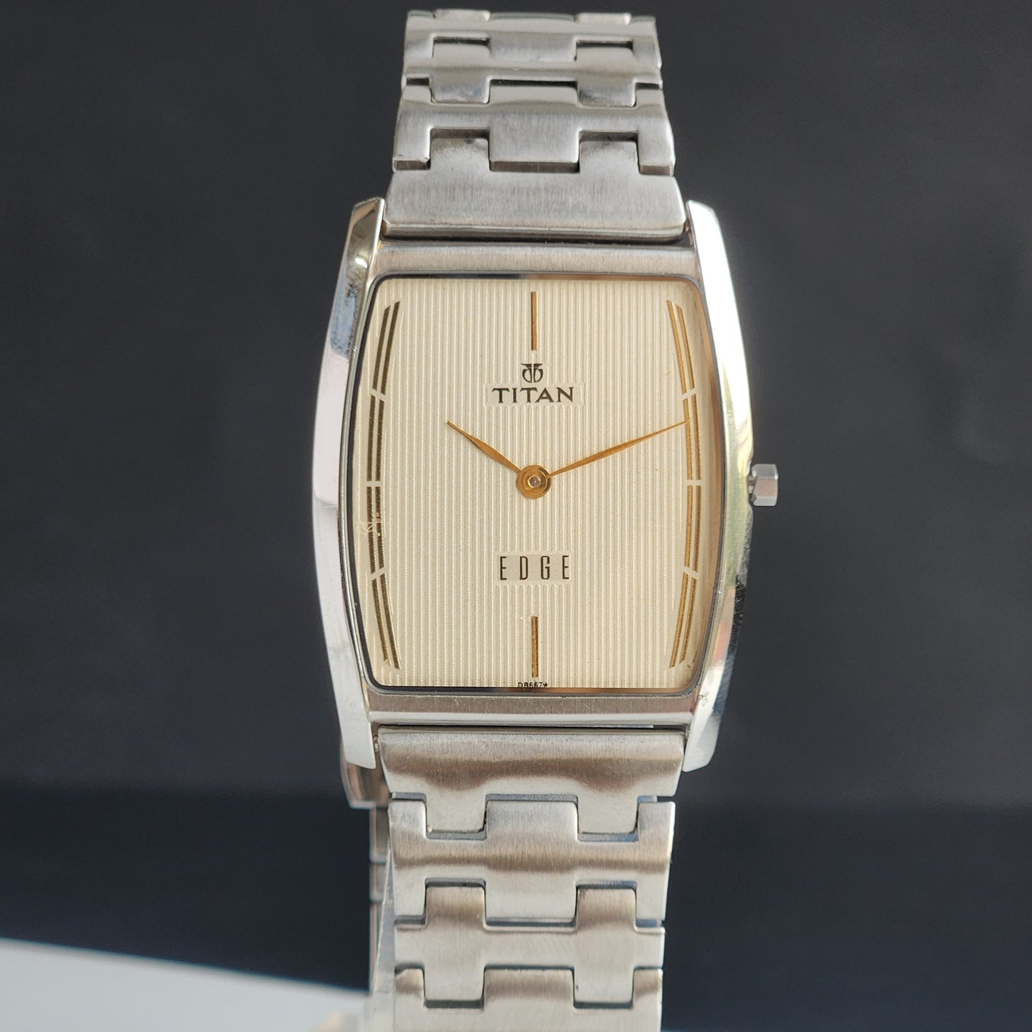 Original TITAN EDGE 1044YCE31 Barrel Off White Face 30MM Case Men's Watch H01