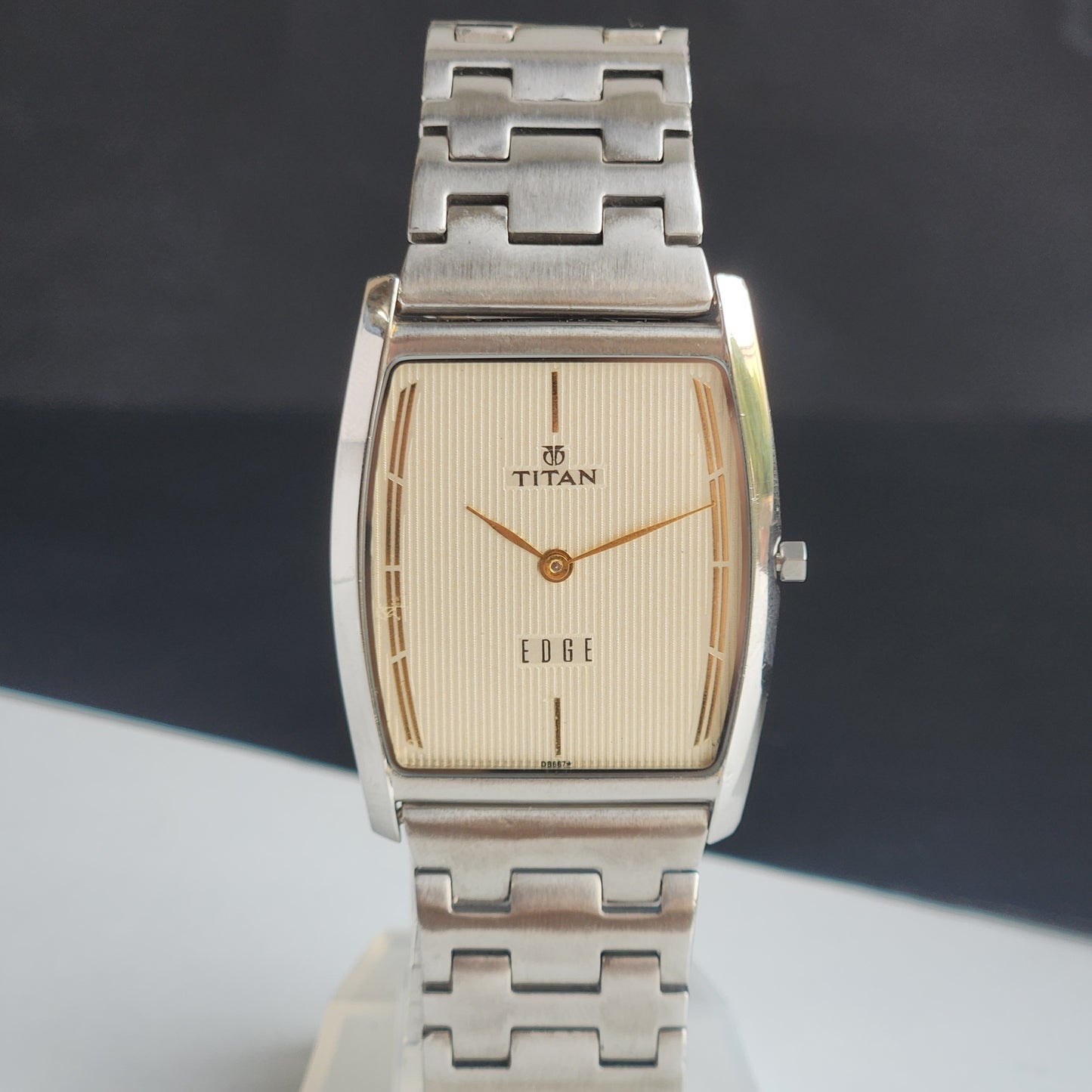 Original TITAN EDGE 1044YCE31 Barrel Off White Face 30MM Case Men's Watch H01