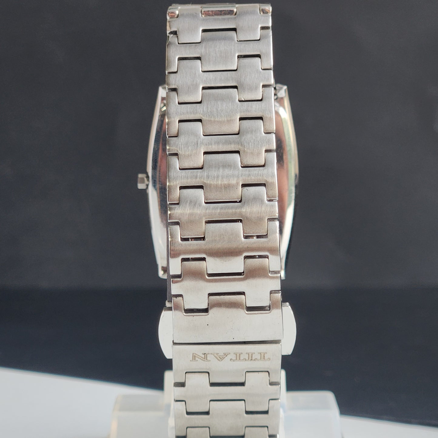 Original TITAN EDGE 1044YCE31 Barrel Off White Face 30MM Case Men's Watch H01
