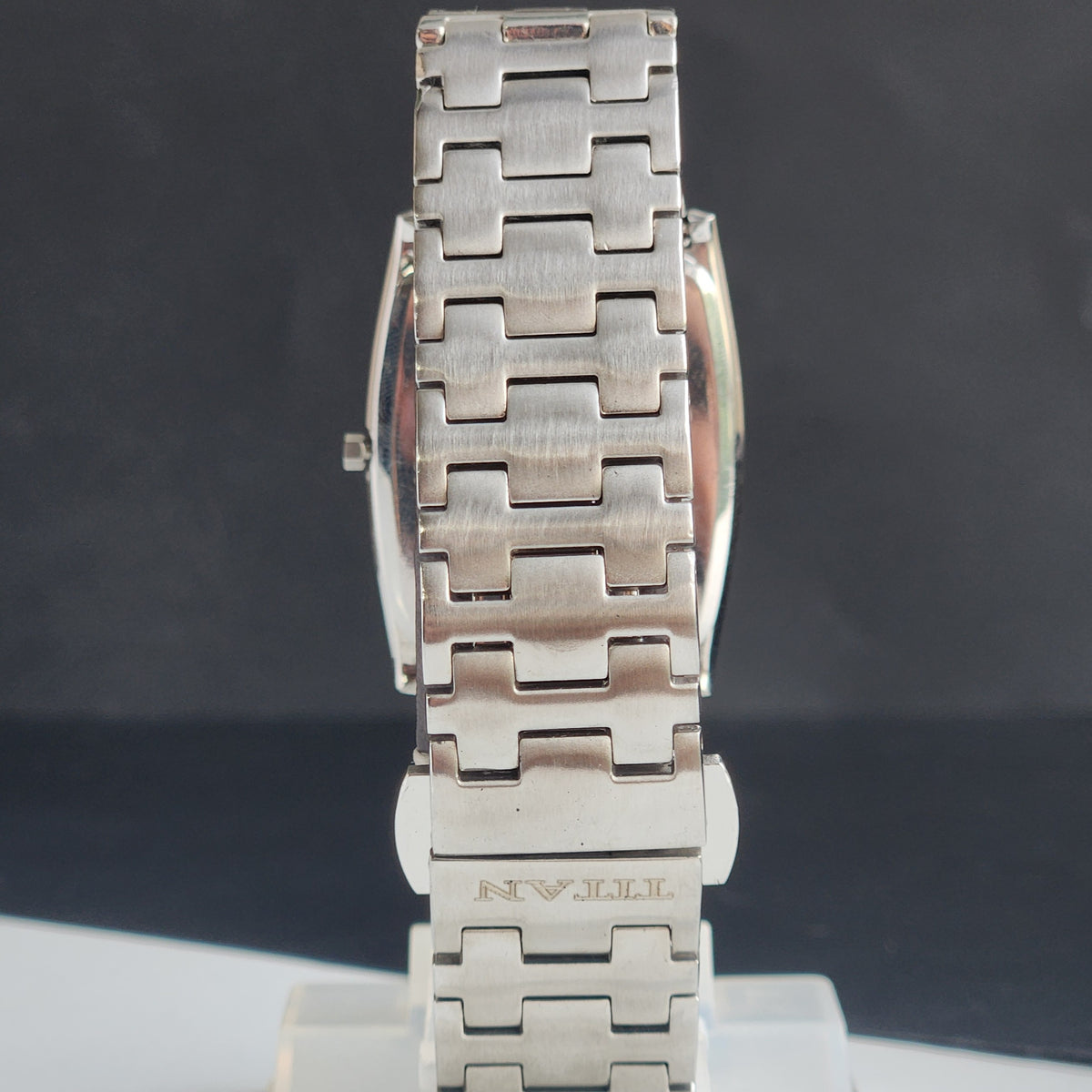 Original TITAN EDGE 1044YCE31 Barrel Off White Face 30MM Case Men's Watch H01
