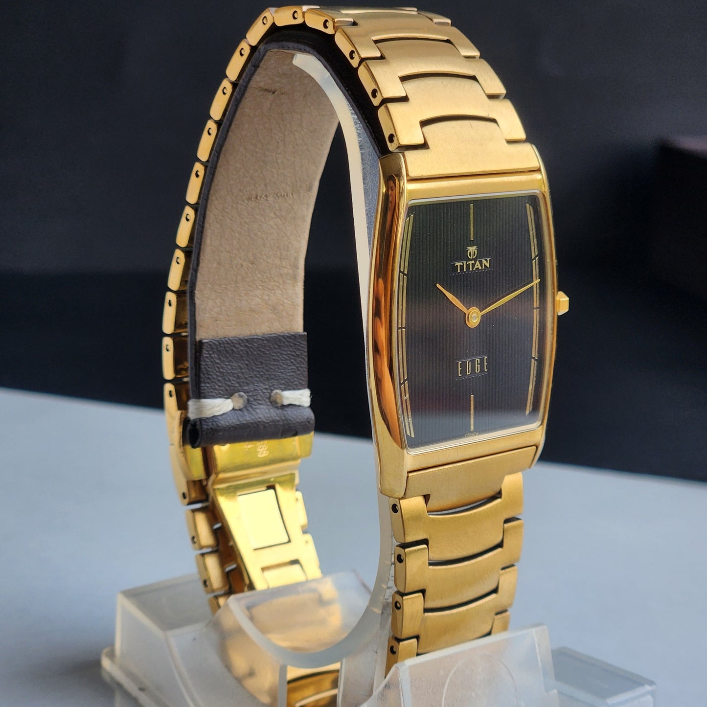 Original TITAN EDGE 1044YCE31 Barrel Black Face 30MM Case Men's Watch H02