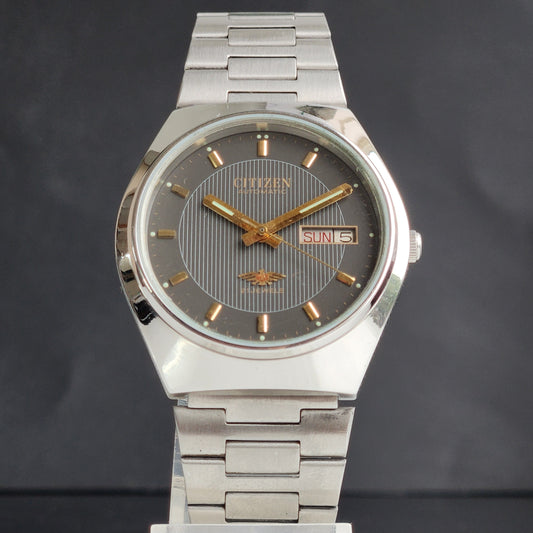 Vintage 1987 Original Citizen Automatic 8200 Grey Face 21 Jewels Day-Date Japanese Men's Wrist Watch ET16