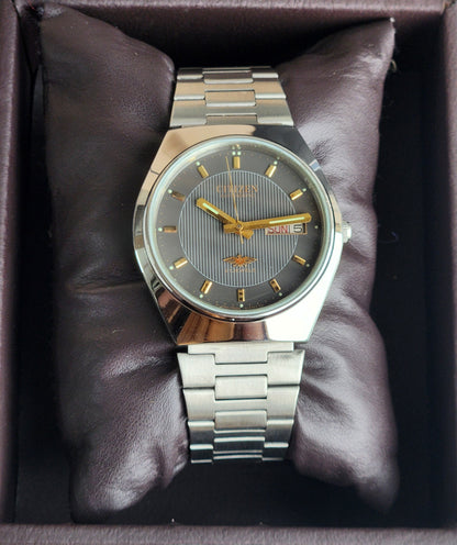Vintage 1987 Original Citizen Automatic 8200 Grey Face 21 Jewels Day-Date Japanese Men's Wrist Watch ET16