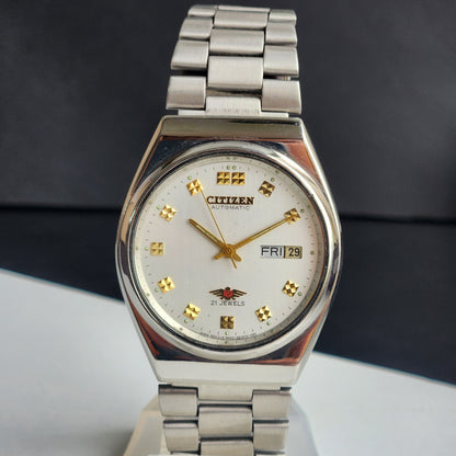 Vintage 1987 Original Citizen Automatic 8200 White Face 21 Jewels Day-Date Japanese Men's Wrist Watch ET26