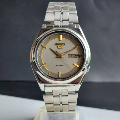 Vintage 1985 Original Seiko 5 Automatic 7009-876A Grey Face 17 Jewels Day-Date Japanese Men's Wrist Watch ET46