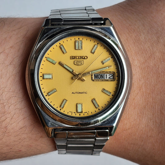 Vintage 1980 Original Seiko 5 Automatic 7009-876A Golden Face 17 Jewels Day-Date Japanese Men's Wrist Watch ET48
