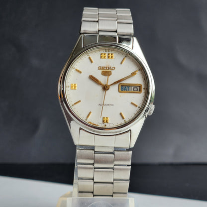 Vintage 1995 Original Seiko 5 Automatic 7009-8920 White Face 17 Jewels Day-Date Japanese Men's Wrist Watch ET49