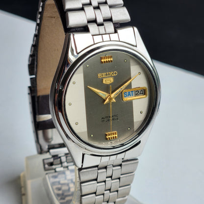 Vintage 1979 Original Seiko 5 Automatic 7009-876J Grey Face 17 Jewels Day-Date Japanese Men's Wrist Watch ET51