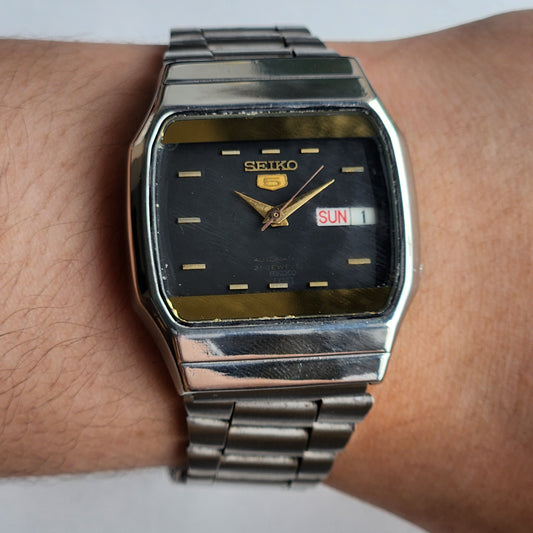 Vintage 1998 Original Seiko 5 Automatic 7S26-2070 Black Face 21 Jewels Day-Date Japanese Men's Wrist Watch ET54