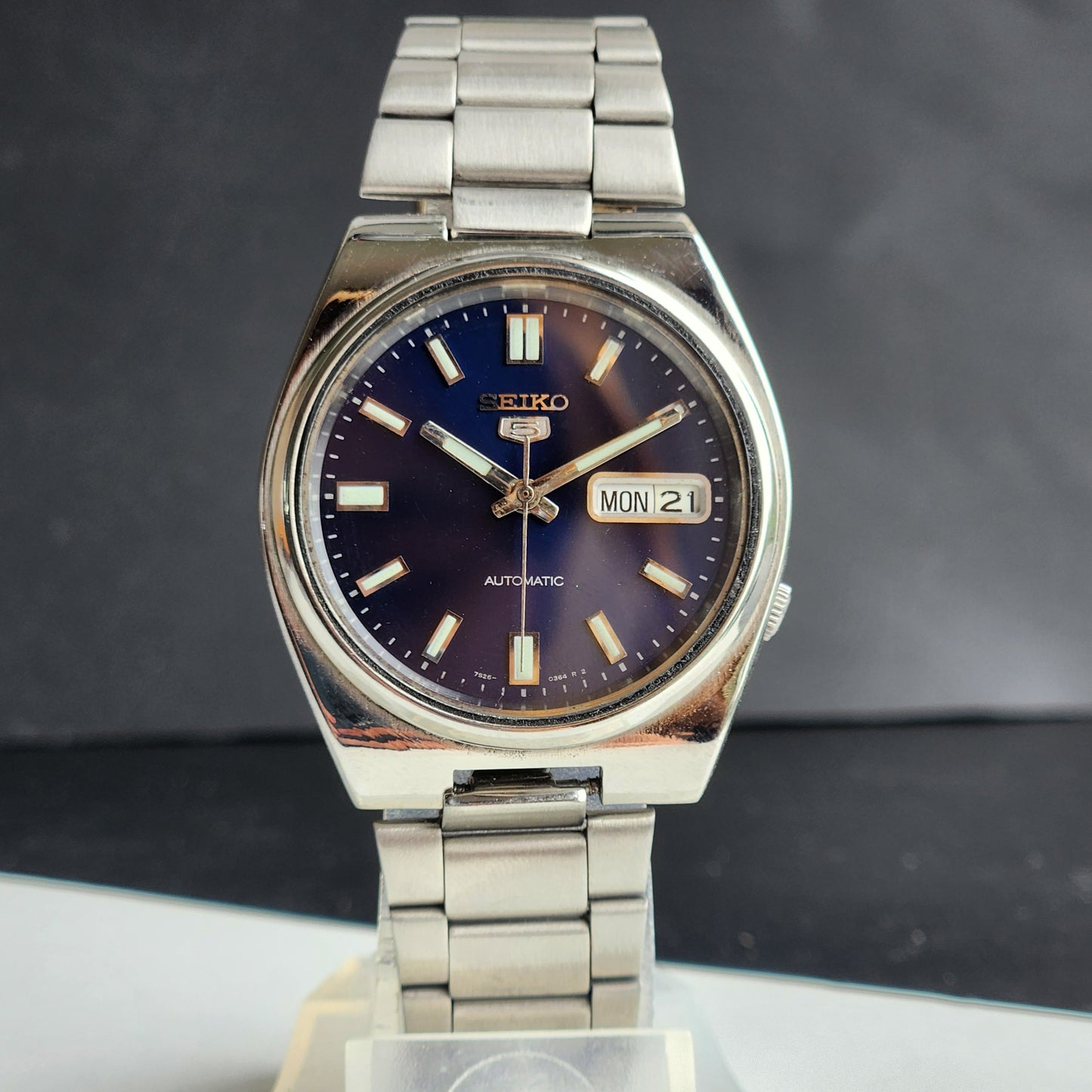 Vintage 1996 Original Seiko 5 Automatic 7S26-3040 Blue Face 21 Jewels Day-Date Japanese Men's Wrist Watch ET57