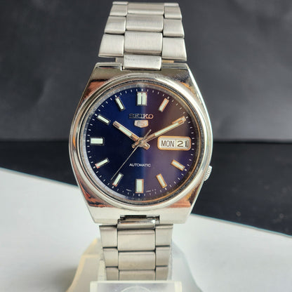 Vintage 1996 Original Seiko 5 Automatic 7S26-3040 Blue Face 21 Jewels Day-Date Japanese Men's Wrist Watch ET57