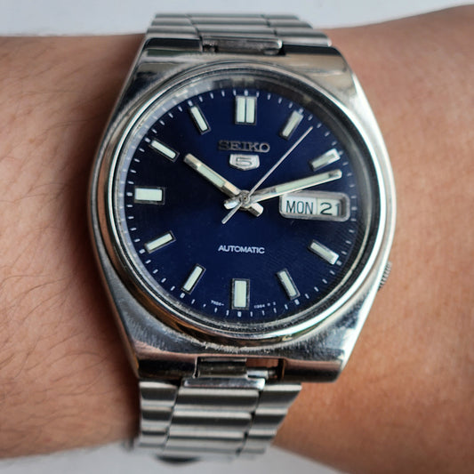 Vintage 1996 Original Seiko 5 Automatic 7S26-3040 Blue Face 21 Jewels Day-Date Japanese Men's Wrist Watch ET57