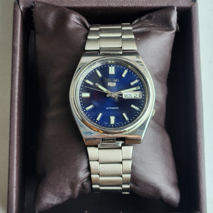 Vintage 1996 Original Seiko 5 Automatic 7S26-3040 Blue Face 21 Jewels Day-Date Japanese Men's Wrist Watch ET57