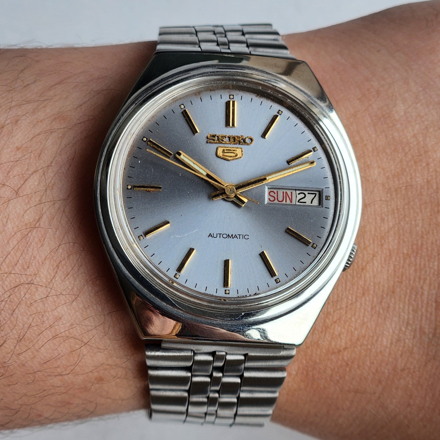 Vintage 1985 Original Seiko 5 Automatic 7009-3030 Grey Face 17 Jewels Day-Date Japanese Men's Wrist Watch ET58