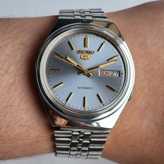 Vintage 1985 Original Seiko 5 Automatic 7009-3030 Grey Face 17 Jewels Day-Date Japanese Men's Wrist Watch ET58