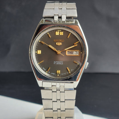 Vintage 1979 Original Seiko 5 Automatic 7009-821J Grey Face 17 Jewels Day-Date Japanese Men's Wrist Watch ET64