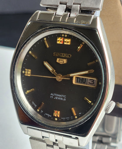 Vintage 1979 Original Seiko 5 Automatic 7009-821J Grey Face 17 Jewels Day-Date Japanese Men's Wrist Watch ET64