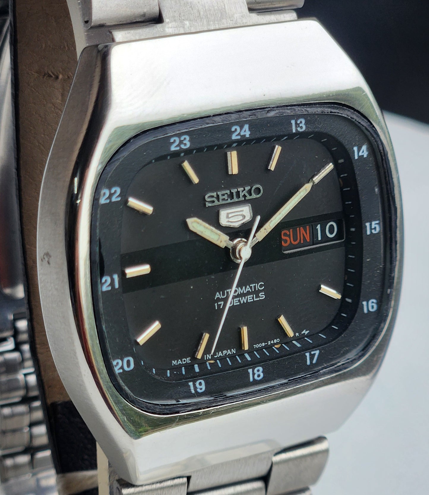 Vintage 1981 Original Seiko 5 Automatic 7009-205J Black Face 17 Jewels Day-Date Japanese Men's Wrist Watch ET67