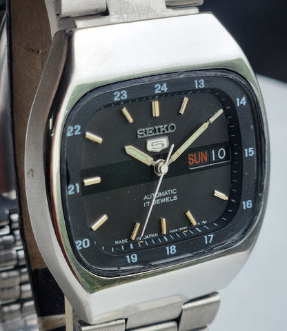 Vintage 1981 Original Seiko 5 Automatic 7009-205J Black Face 17 Jewels Day-Date Japanese Men's Wrist Watch ET67