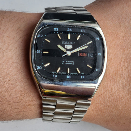 Vintage 1981 Original Seiko 5 Automatic 7009-205J Black Face 17 Jewels Day-Date Japanese Men's Wrist Watch ET67