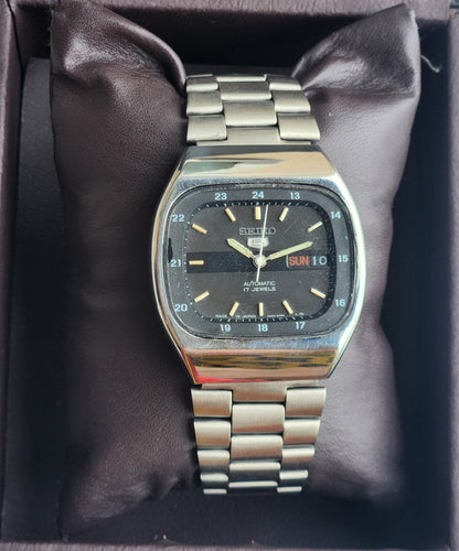 Vintage 1981 Original Seiko 5 Automatic 7009-205J Black Face 17 Jewels Day-Date Japanese Men's Wrist Watch ET67