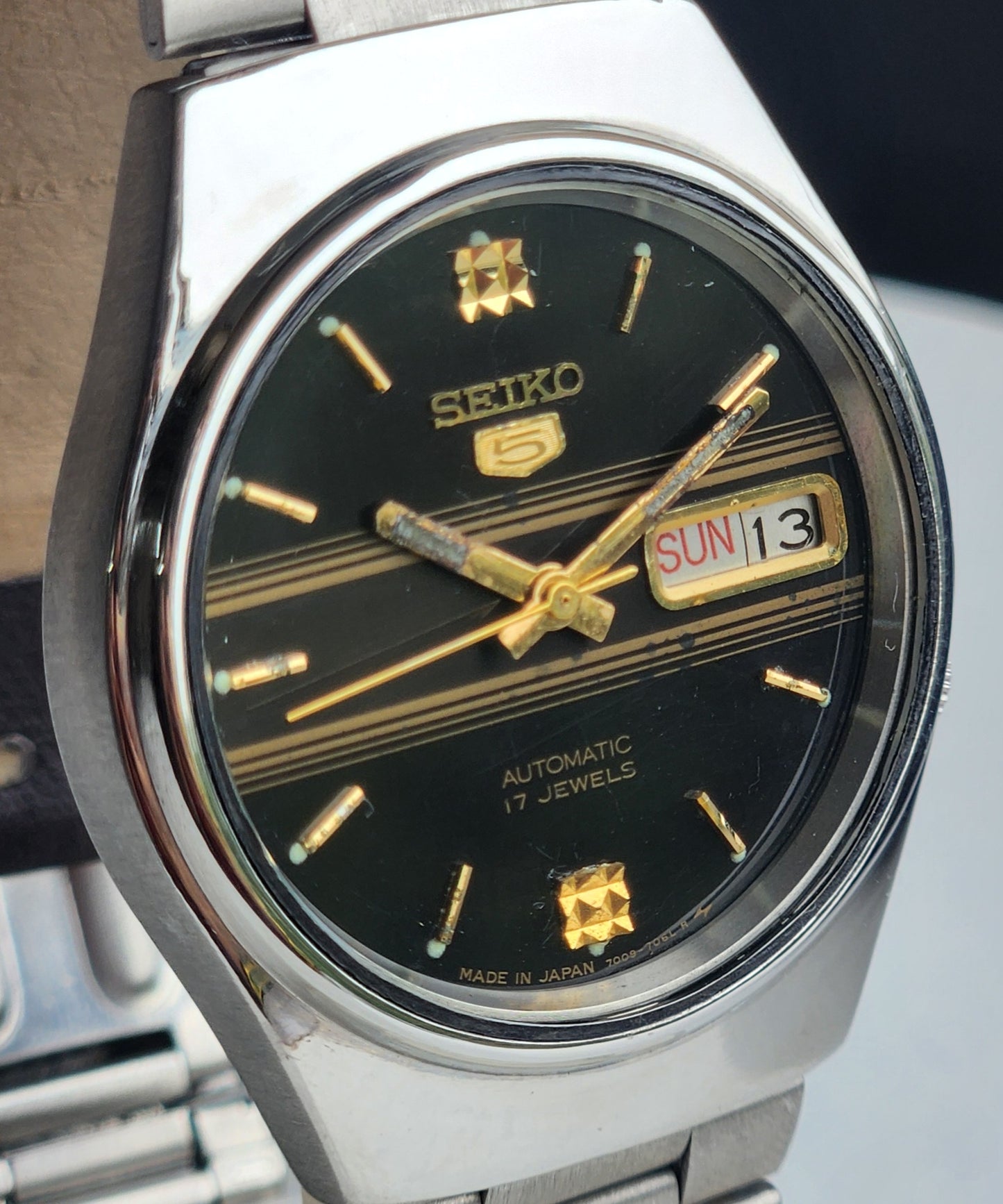 Vintage 1985 Original Seiko 5 Automatic 7009-7031 Black Face 17 Jewels Day-Date Japanese Men's Wrist Watch ET70