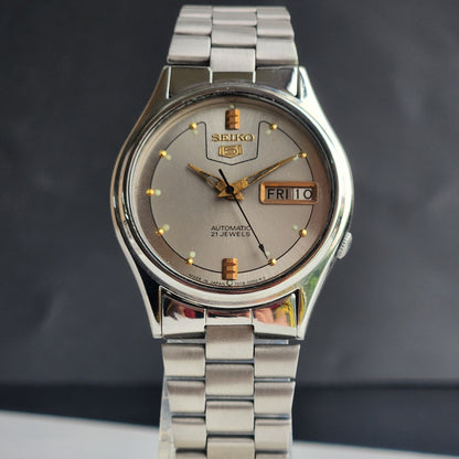 Vintage 1970 Original Seiko 5 Automatic 7019-8180 Grey Face 21 Jewels Day-Date Japanese Men's Wrist Watch ET71