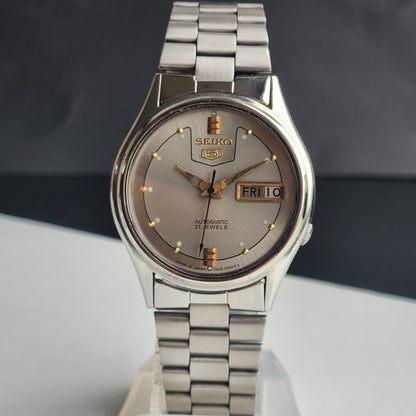 Vintage 1970 Original Seiko 5 Automatic 7019-8180 Grey Face 21 Jewels Day-Date Japanese Men's Wrist Watch ET71