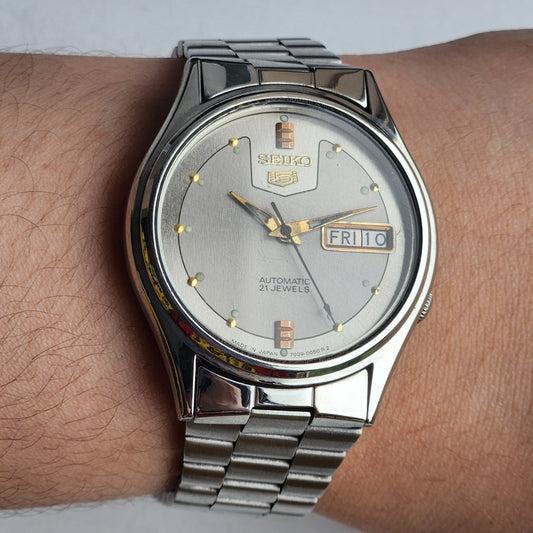 Vintage 1970 Original Seiko 5 Automatic 7019-8180 Grey Face 21 Jewels Day-Date Japanese Men's Wrist Watch ET71