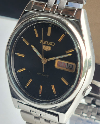 Vintage 1976 Original Seiko 5 Automatic 7009-3071 Black Face 17 Jewels Day-Date Japanese Men's Wrist Watch ET72