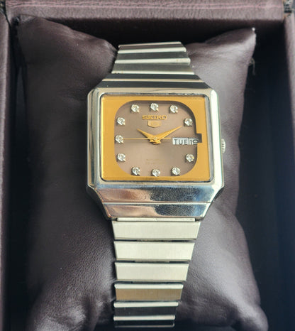 Vintage 1982 Original Seiko 5 Automatic 6349-503B Brown Face 23 Jewels Day-Date Japanese Men's Wrist Watch ET76