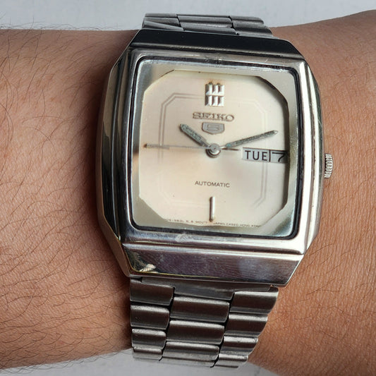 Vintage 1982 Original Seiko 5 Automatic 6309-5660 Silver Face 17 Jewels Day-Date Japanese Men's Wrist Watch ET74