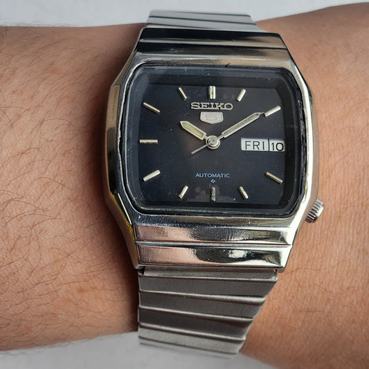Vintage 1977 Original Seiko 5 Automatic 6309-401C Black Face 17 Jewels Day-Date Japanese Men's Wrist Watch ET81