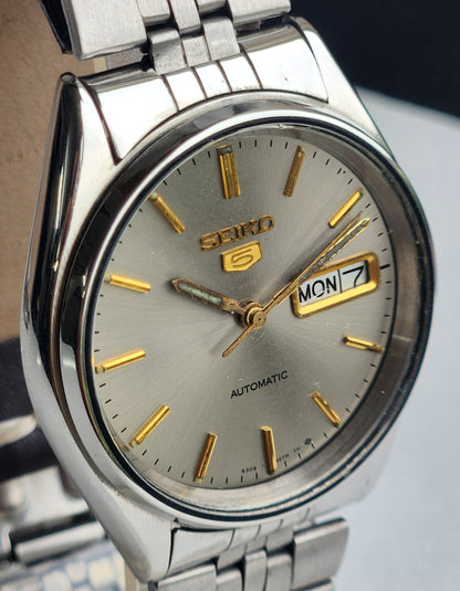 Vintage 1985 Original Seiko 5 Automatic 6309-8900 Grey Face 17 Jewels Day-Date Japanese Men's Wrist Watch ET82