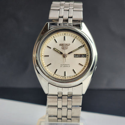 Vintage 1981 Original Seiko 5 Automatic 7009-5354 White Face 17 Jewels Day-Date Japanese Men's Wrist Watch ET83