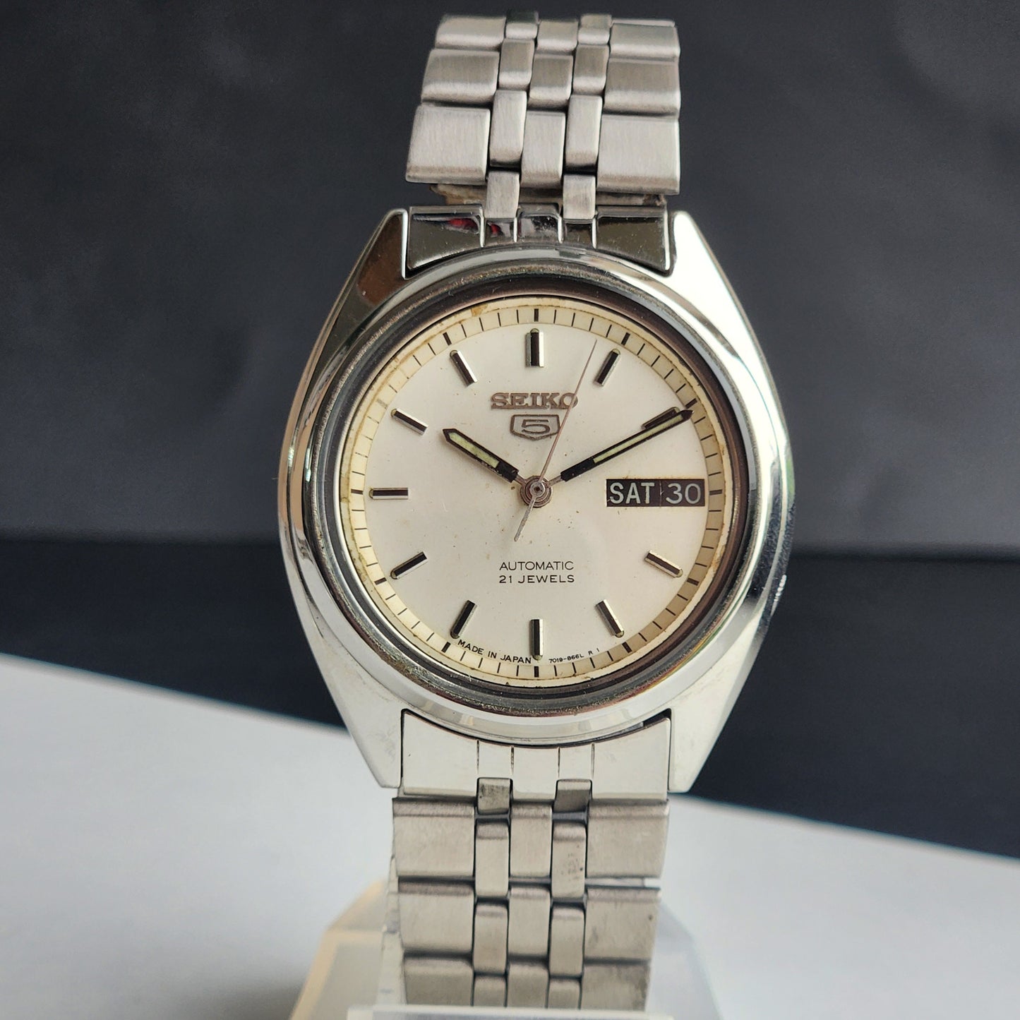 Vintage 1981 Original Seiko 5 Automatic 7009-5354 White Face 17 Jewels Day-Date Japanese Men's Wrist Watch ET83