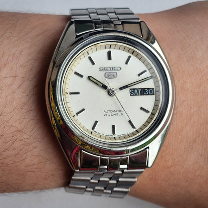 Vintage 1981 Original Seiko 5 Automatic 7009-5354 White Face 17 Jewels Day-Date Japanese Men's Wrist Watch ET83