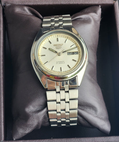 Vintage 1981 Original Seiko 5 Automatic 7009-5354 White Face 17 Jewels Day-Date Japanese Men's Wrist Watch ET83