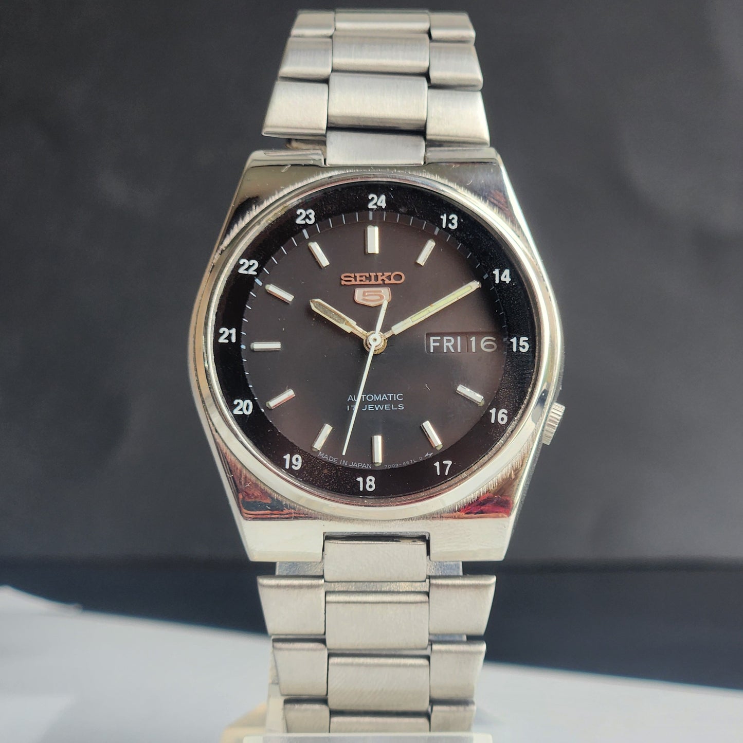 Vintage 1985 Original Seiko 5 Automatic 7009-3161 Black Face 17 Jewels Day-Date Japanese Men's Wrist Watch ET86